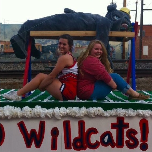 Meet your Posher, Lindsey - Picture 2 of 3